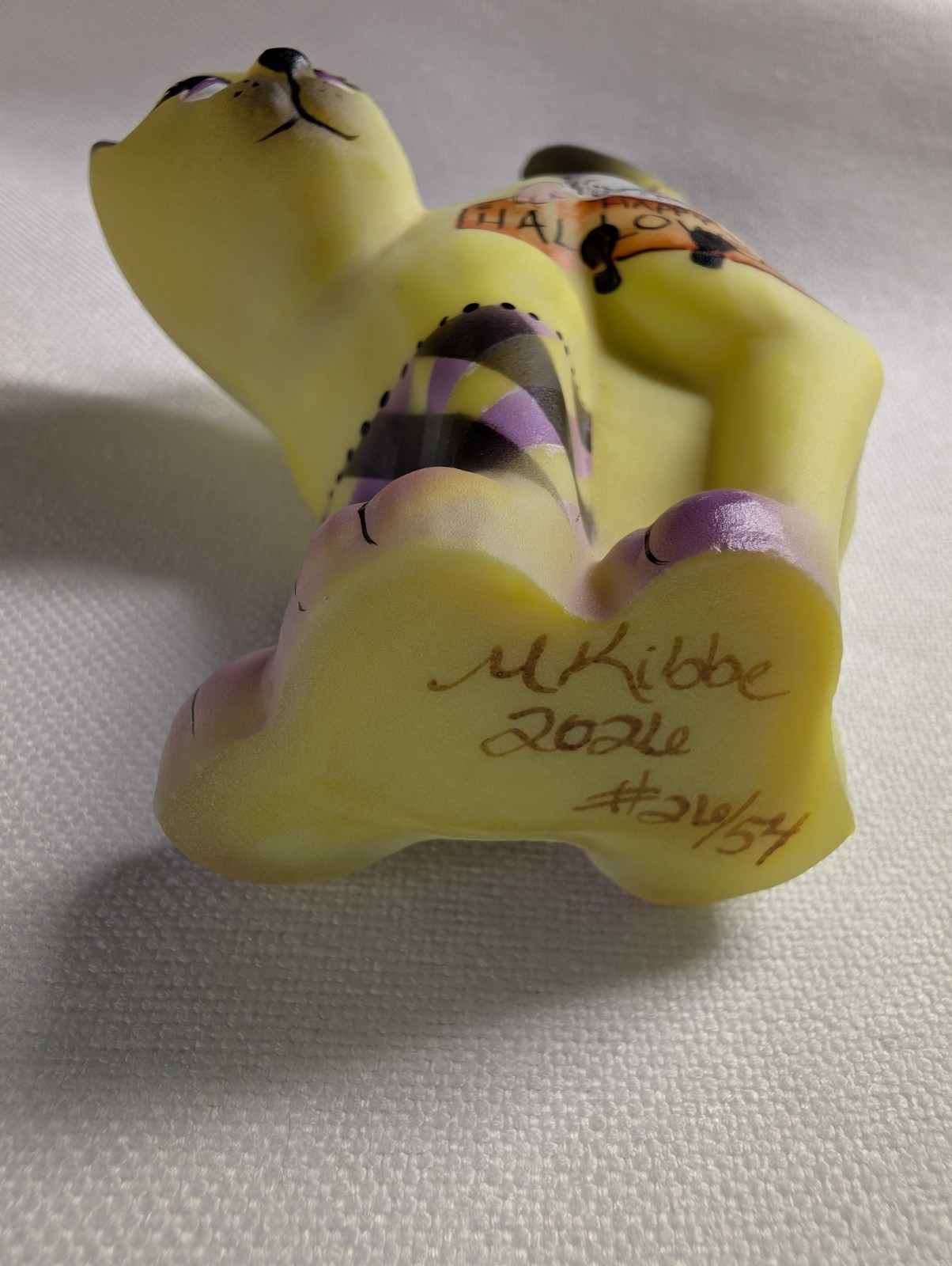 Fenton Glass Dandelion Hand Painted Scaredy Cat GLOWS
