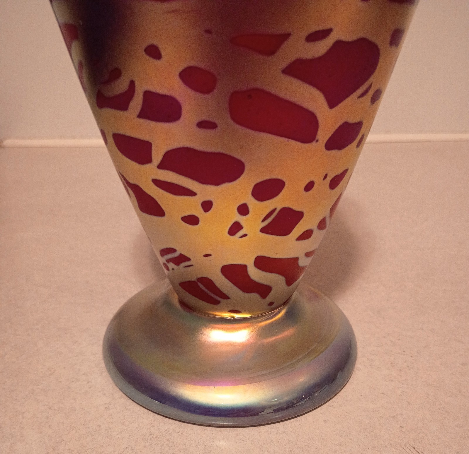 2002 Signed 9.75″ Robert Eickholt Red & Gold Footed Art Glass Vase