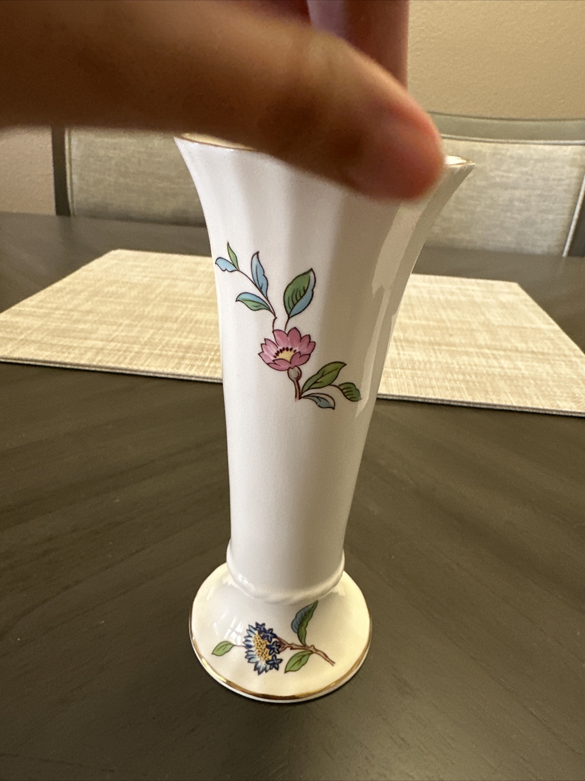 6 1/8″ AYNSLEY PEMBROKE PATTERN FLORAL BIRD VASE Beautiful RARE