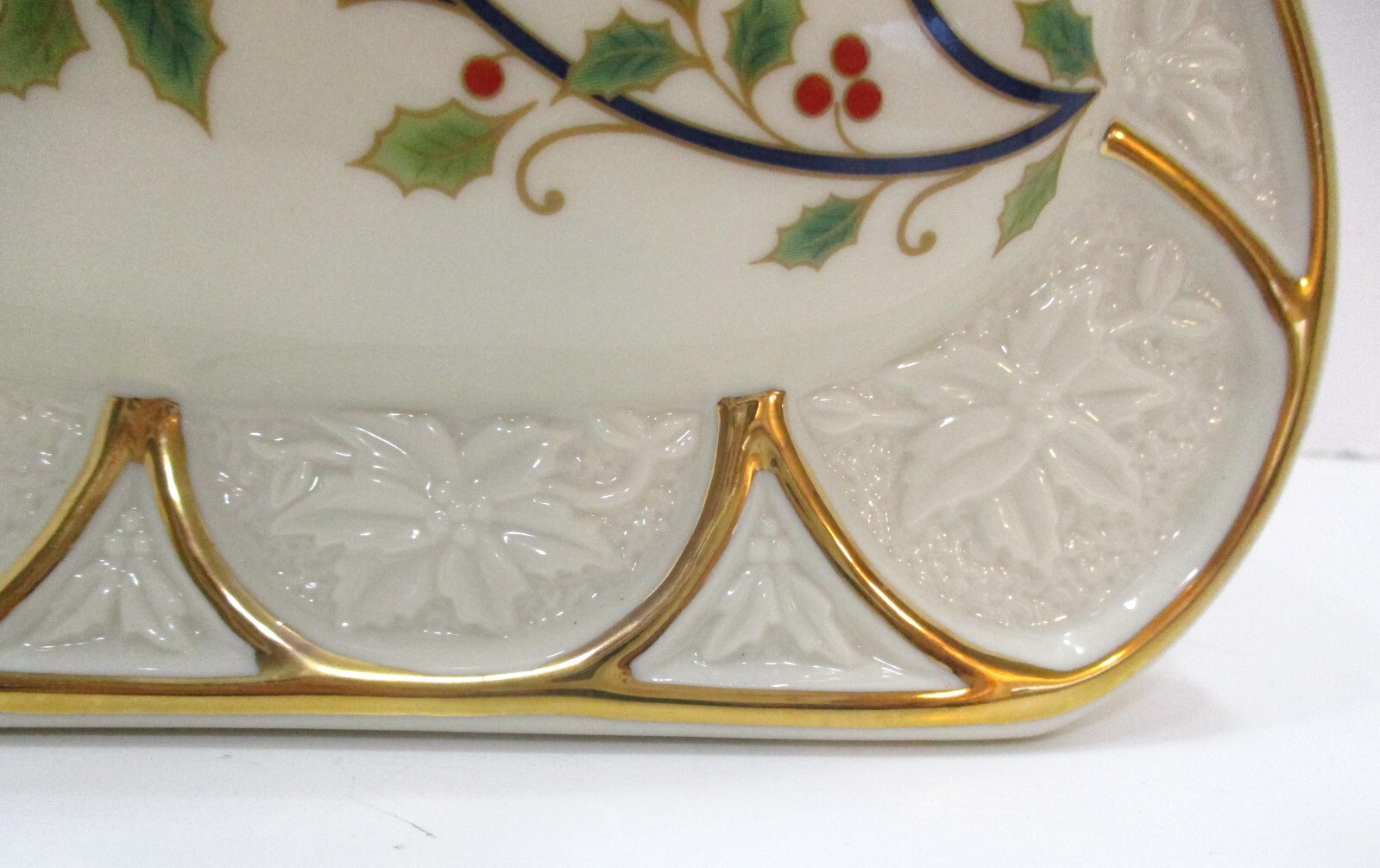 Christmas 9″ Sleigh & Candle Holders Centerpiece Mikasa Fine Porcelain