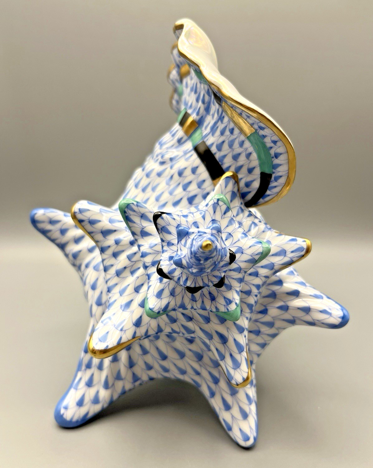 Herend Figurine 15555 – Extra Large Conch Shell 6.6″ – Blue Fishnet ($2200)