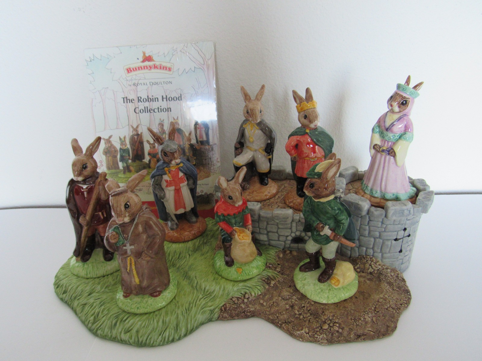 BUNNYKINS ROYAL DOULTON ROBIN HOOD COMPLETE SET WITH STAND AND BOXES