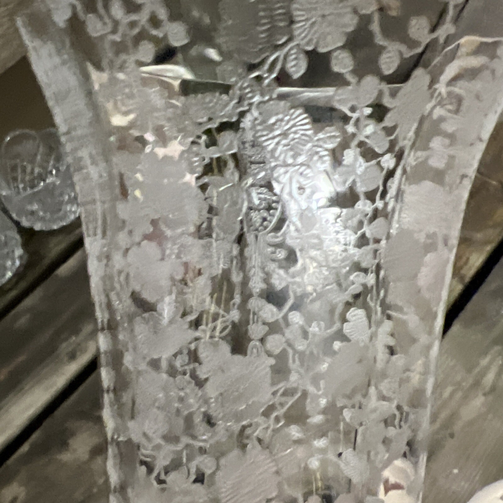 CAMBRIDGE GLASS ROSE POINT CRYSTAL #1233 10″ KEYHOLE FOOTED BLOWN ETCHED VASE