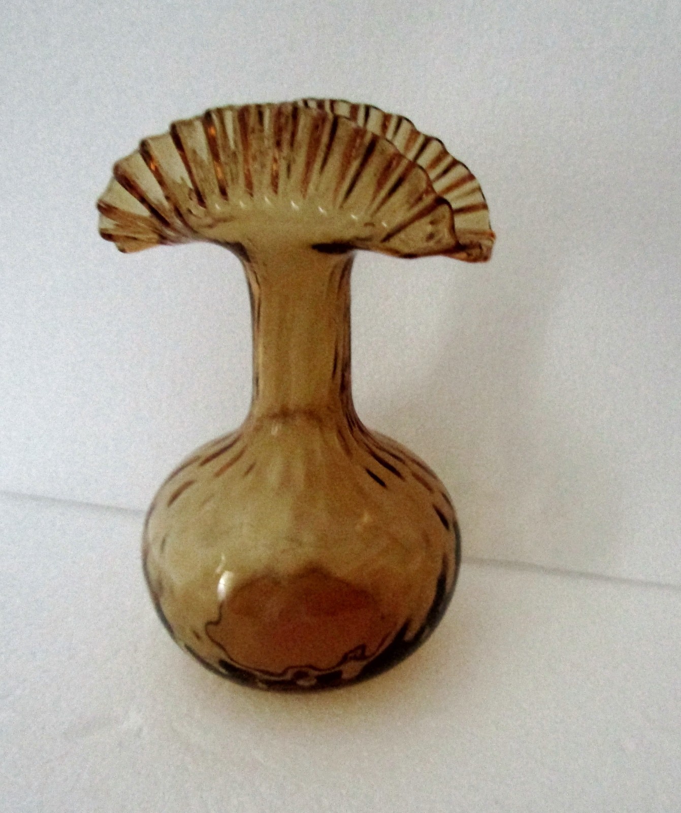 Fenton Glass 1950’s Amber Yellow Optic 8 3/4″ Fluted Top Fan Vase
