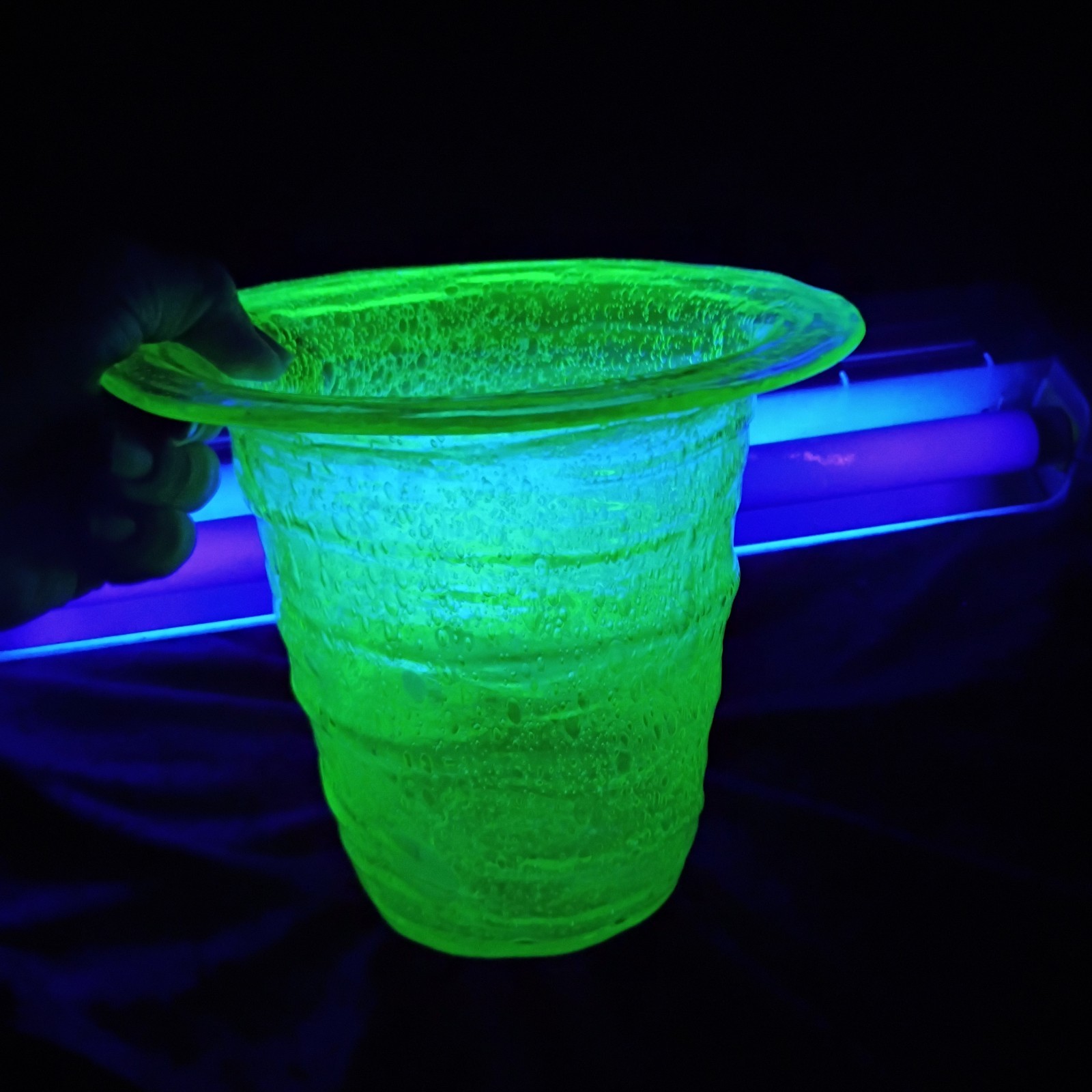 7″ Consolidated Catalonian Hat Shaped Uranium Wavy Vase Lots Of Bubbles GLOWS”
