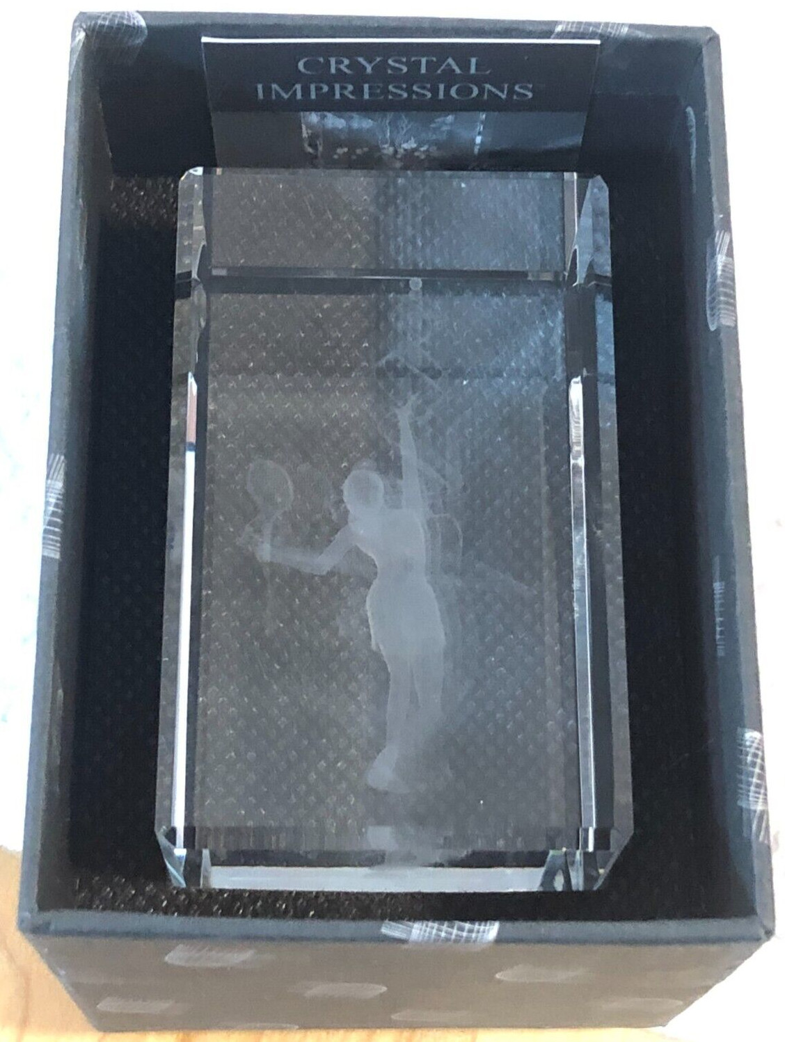 CRYSTAL IMPRESSIONS HOLOGRAM FEMALE TENNIS PLAYER SERVING 3 1/4 ” x 2 ” ISRAEL