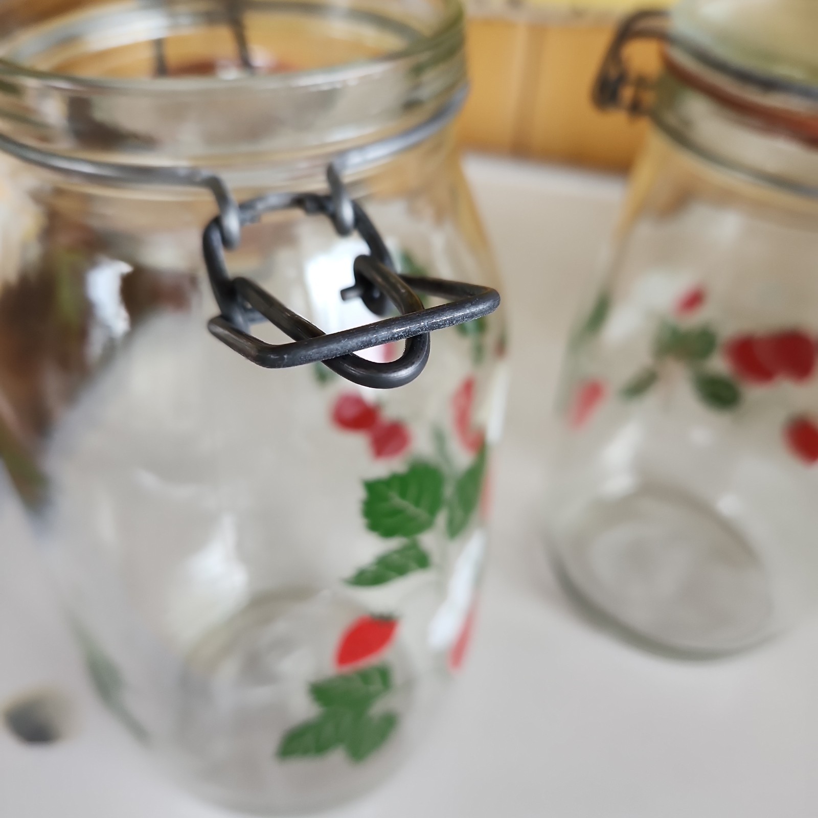 4 Carlton Strawberry Blossom Glass Canister Jars Set Wire Clamp Lid