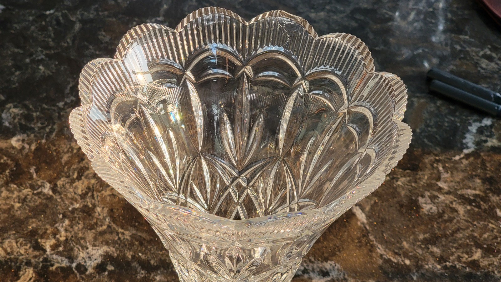 Shannon by Godinger Lead Crystal 14″ Vase Trumpet Diamond Point Pineapple *CHIP*