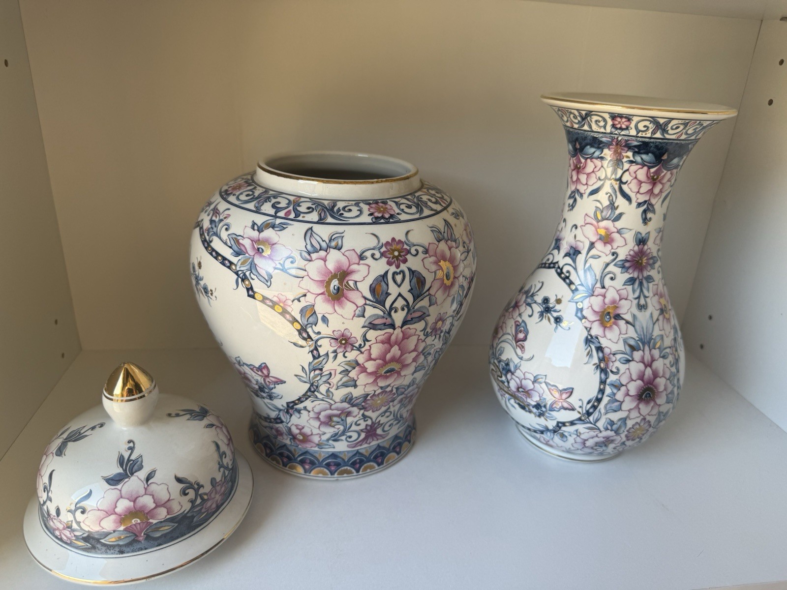 Urn and Vase BEAUTIFUL Italian ART Glorious Gorgeous Lovely by Fratelli Guzzini