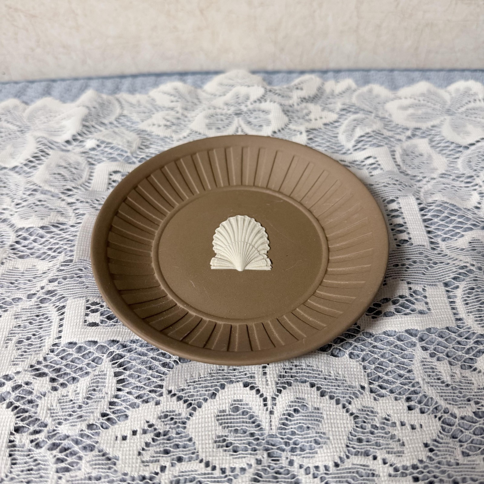 Vintage Wedgwood Brown Jasperware Shell Collector Plate Dish Made In England