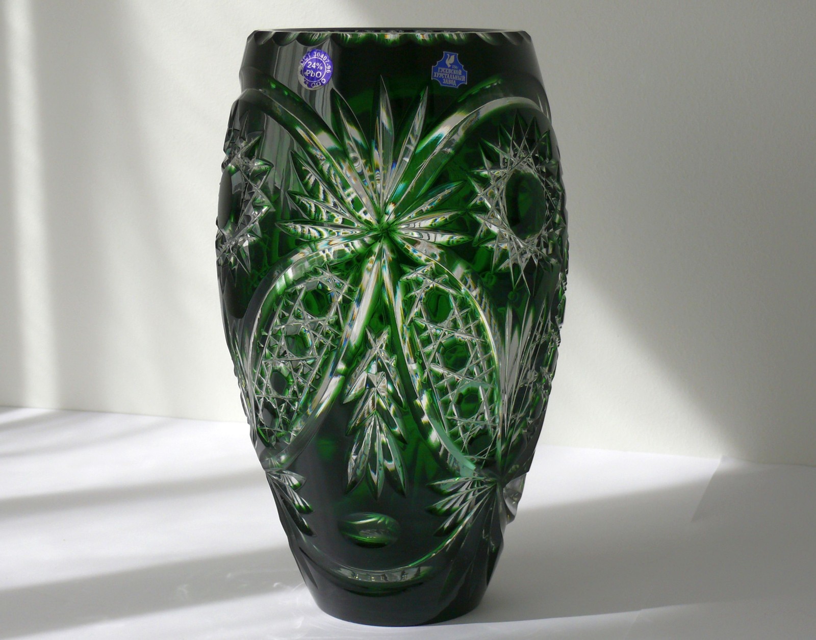 CRYSTAL flower VASE H25 cm, GREEN Cut to clear Overlay / Cased Crystal