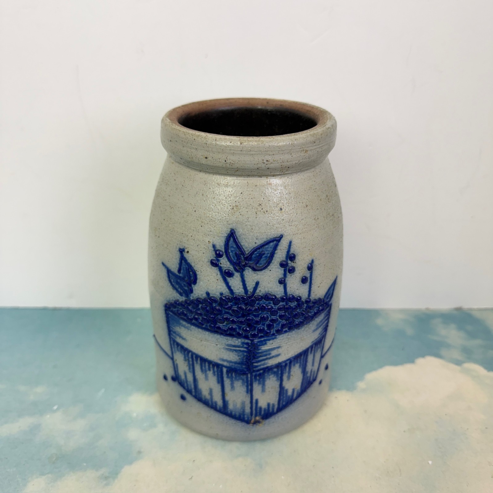 VTG Salmon Falls Stoneware Pottery Undated Basket of Blueberries 6.5” Crock Vase