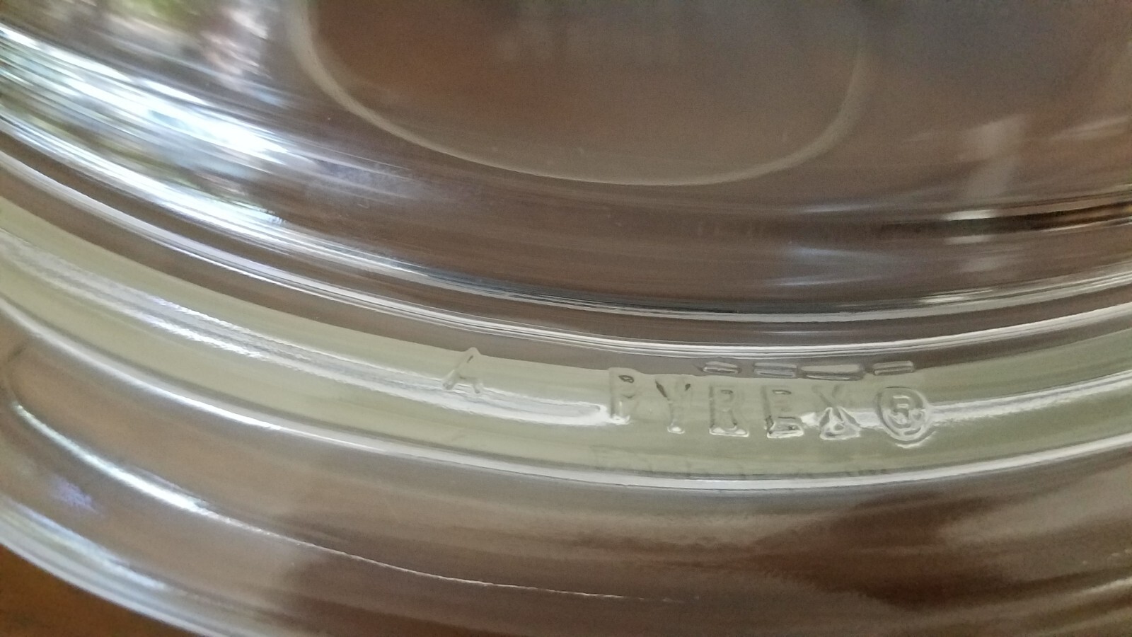VINTAGE PYREX *BAKER IN A BASKET* 2 QT. CASSEROLE DISH & BASKET #6840