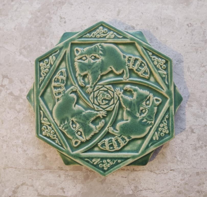 RARE Pewabic medieval RACCOON 12-point star tile 8″ green excellent condition