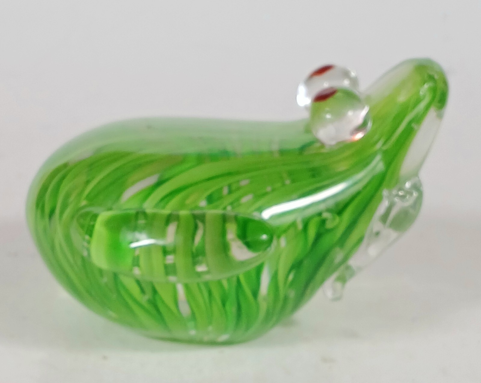 Murano Style Glass Frog Figurine Paperweight Green Swirls Red Eyes 1 lb 6 oz