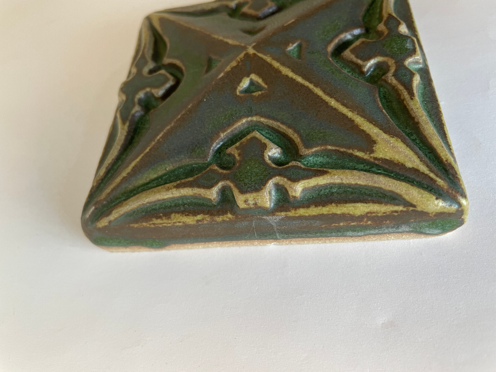 MOTAWI TILEWORKS SULLIVAN 4″ X 4″ Louis Sullivan Relief Tile Green Brown