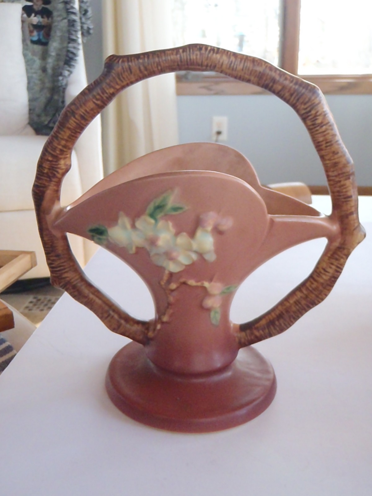 ROSEVILLE PINK APPLE BLOSSOM 8 3/4″ FLORAL BASKET MOLD 309-8 – NO DAMAGE