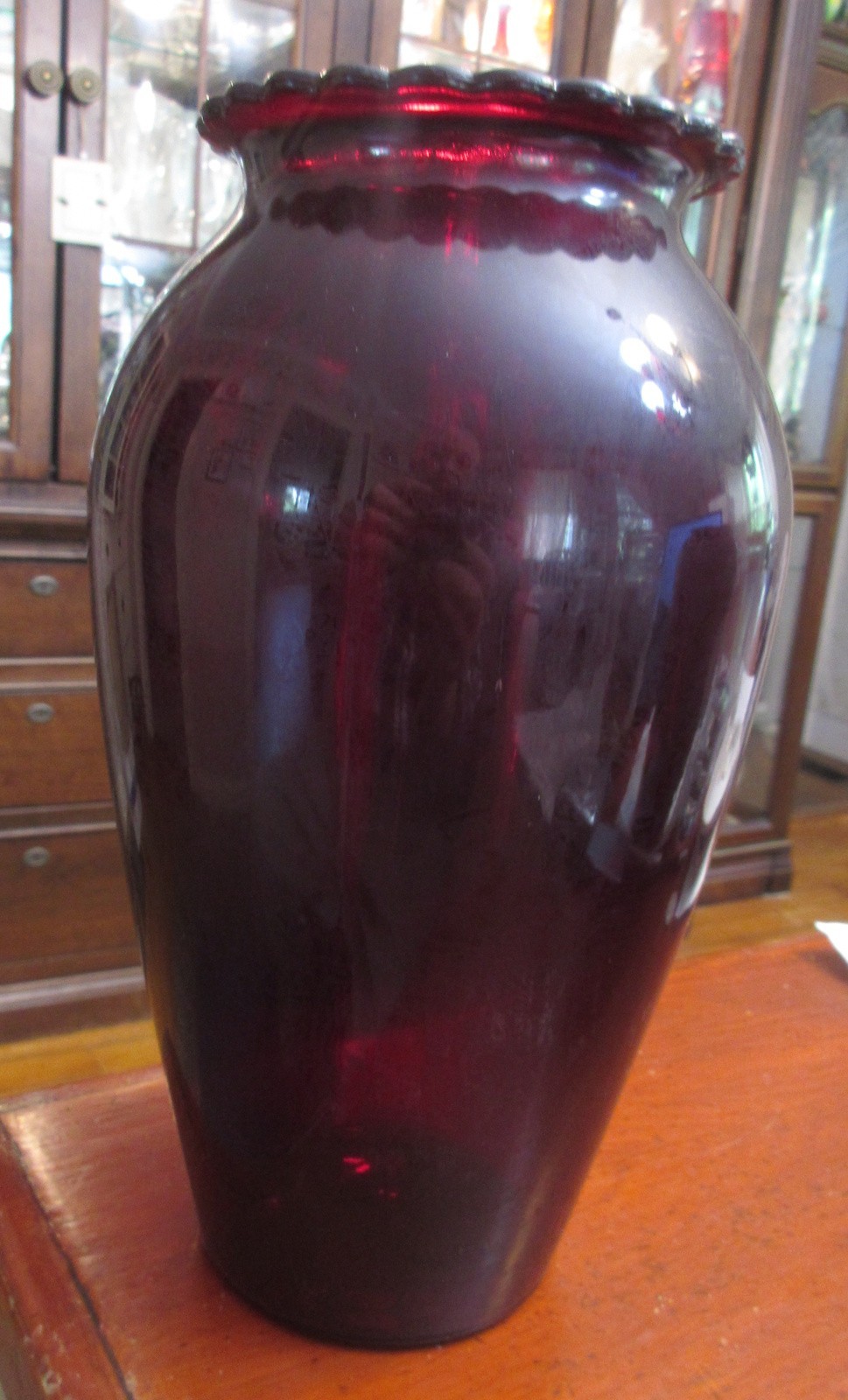 Vintage Anchor Hocking Royal Ruby Red Glass Vase with Scalloped Rim 9″ Tall jgx