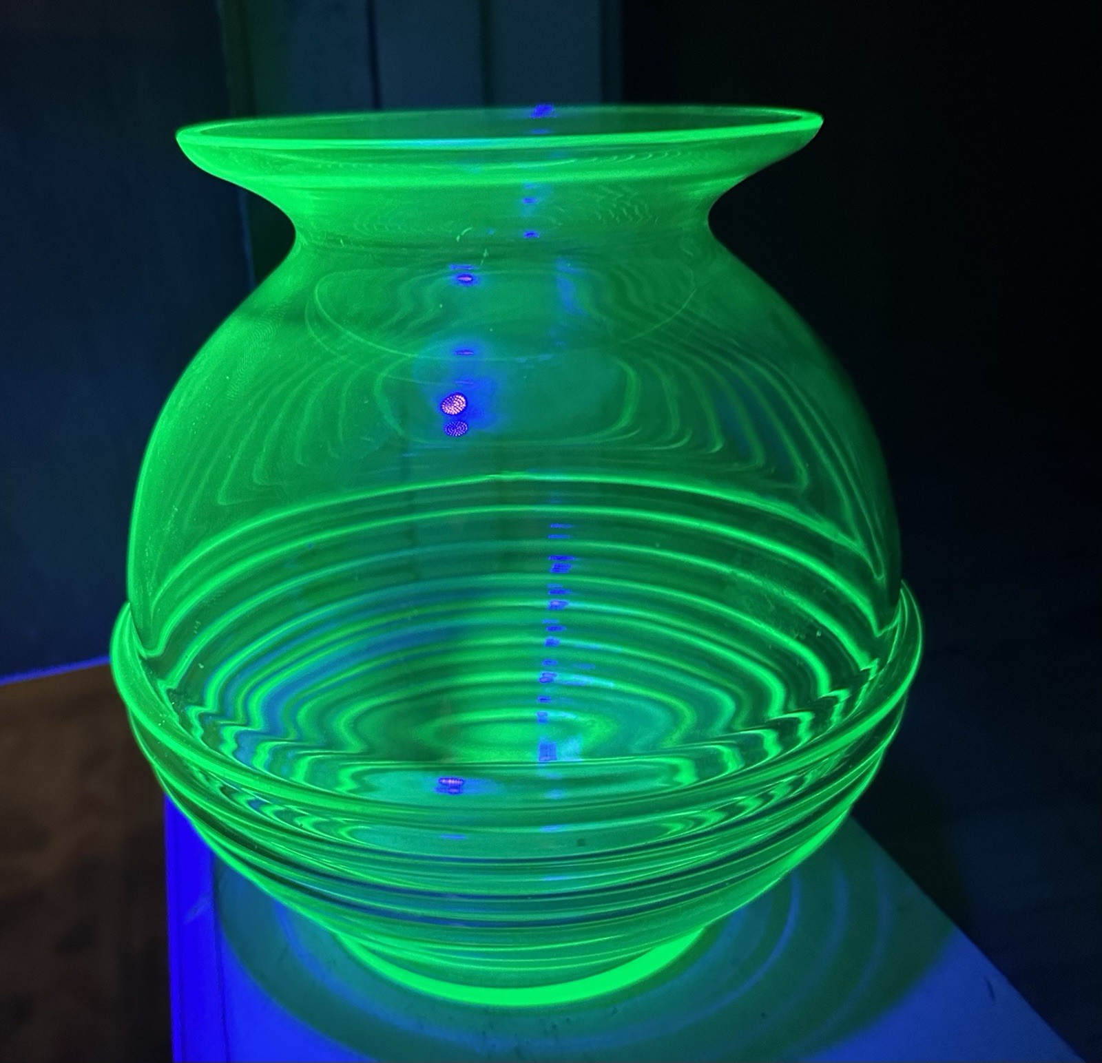 Vintage Green Uranium Glass Art Deco Vase Attributed Heisey Moongleam 6″ UV glow