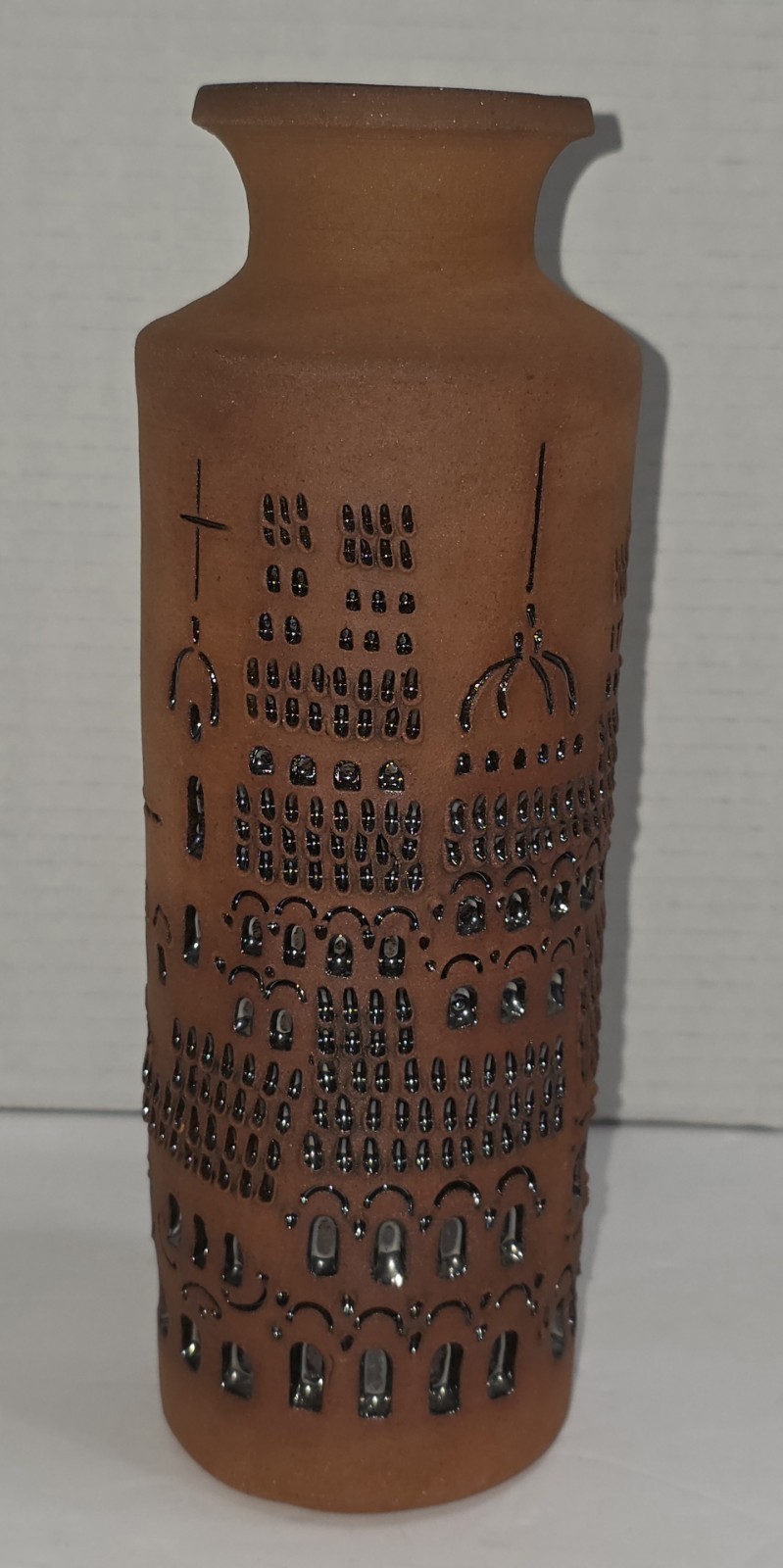 Vintage Signed Zorita de Cuba Terracotta Art Pottery Vase (1981) – 9.25″ H 3″ D