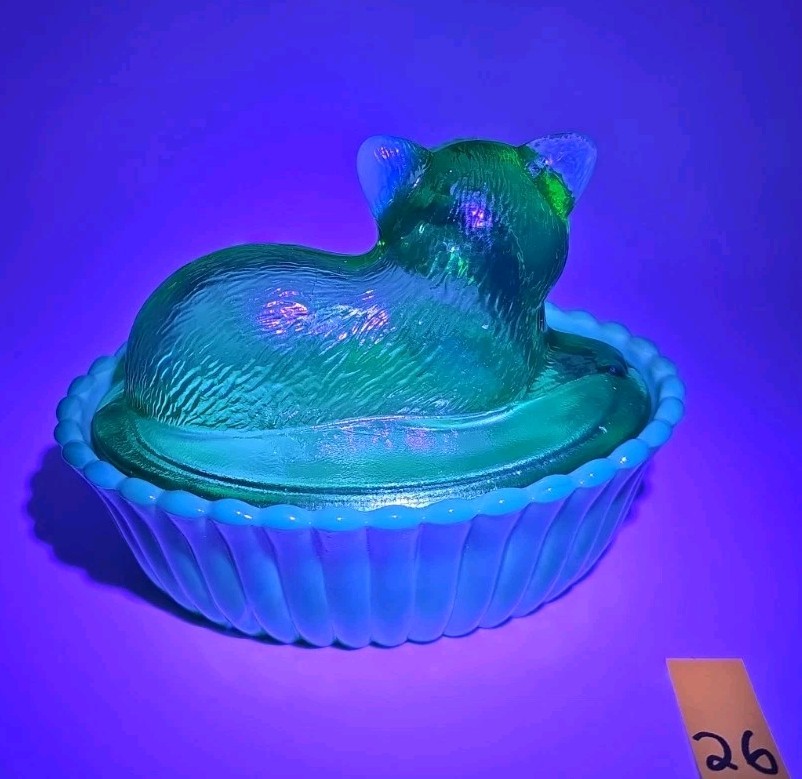 RARE! Westmoreland Cat On Nest/Basket Green Swirl Slag Uranium Glass 5.25″ GLOWS