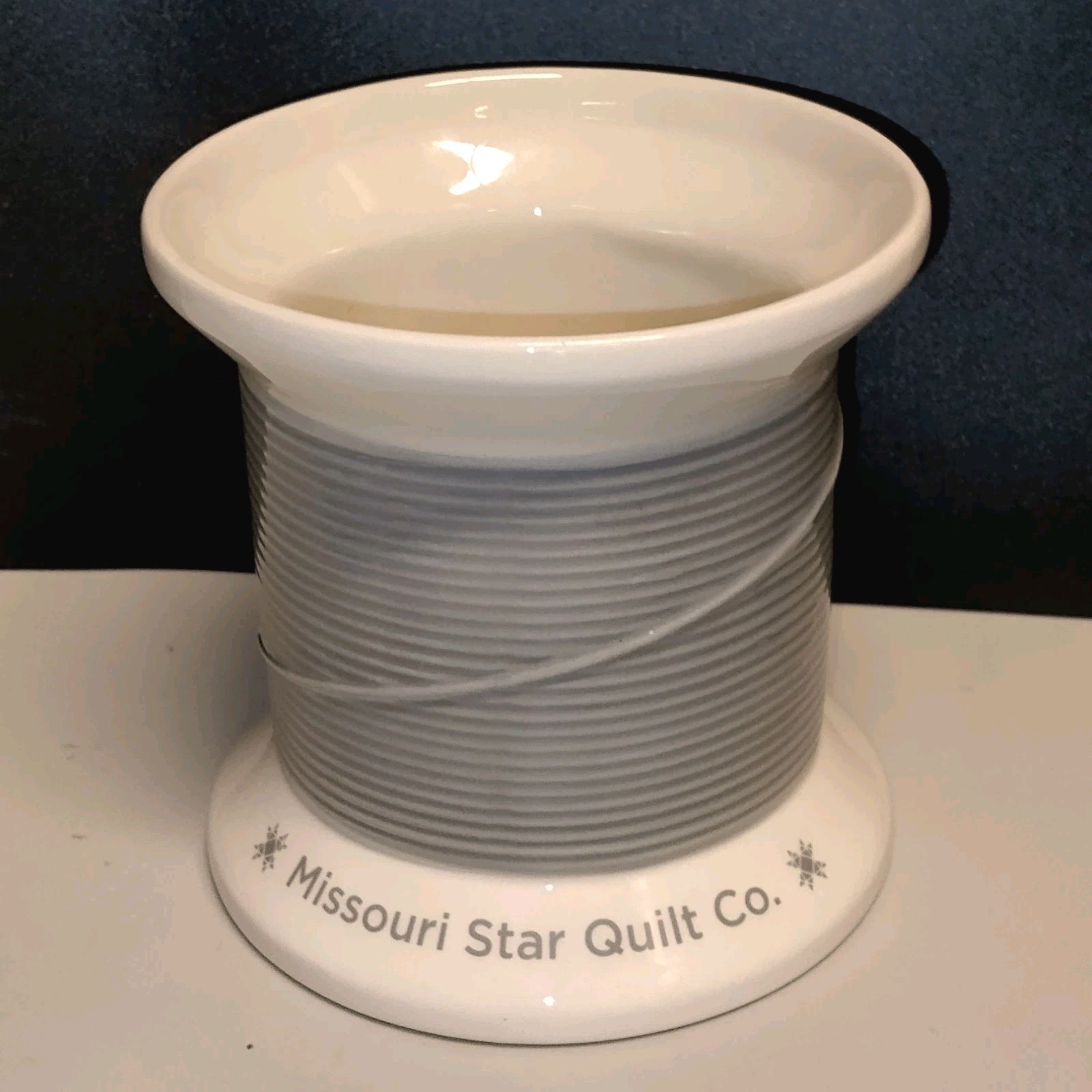 Missouri Star Quilt Co Spool 5″ X 5″ Catch-all Planter Vase Gray White Pottery
