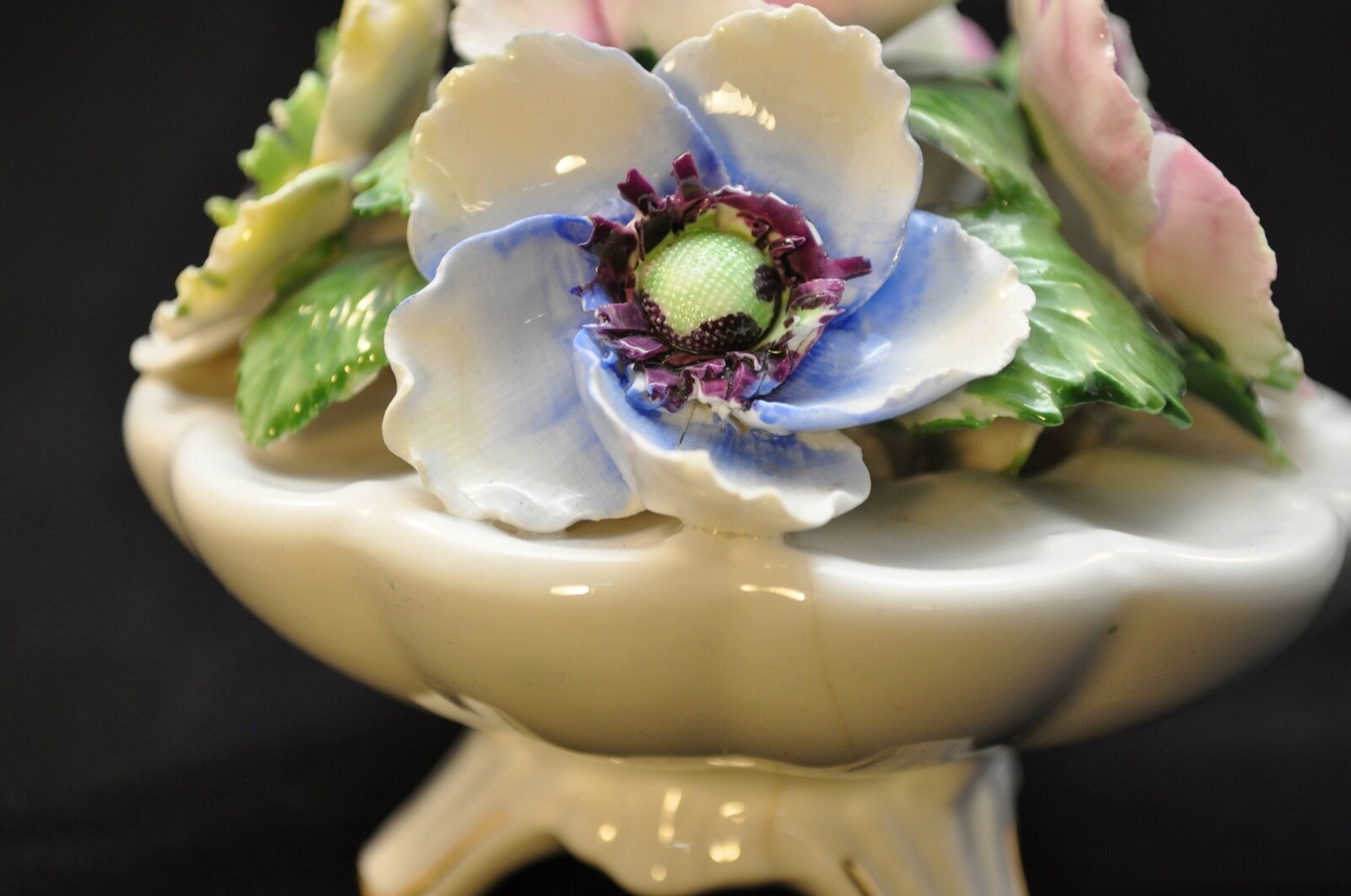 Crown Royal Bone China Flower Pot arrangement – England. Approx: 4″H x 4-1/2″W