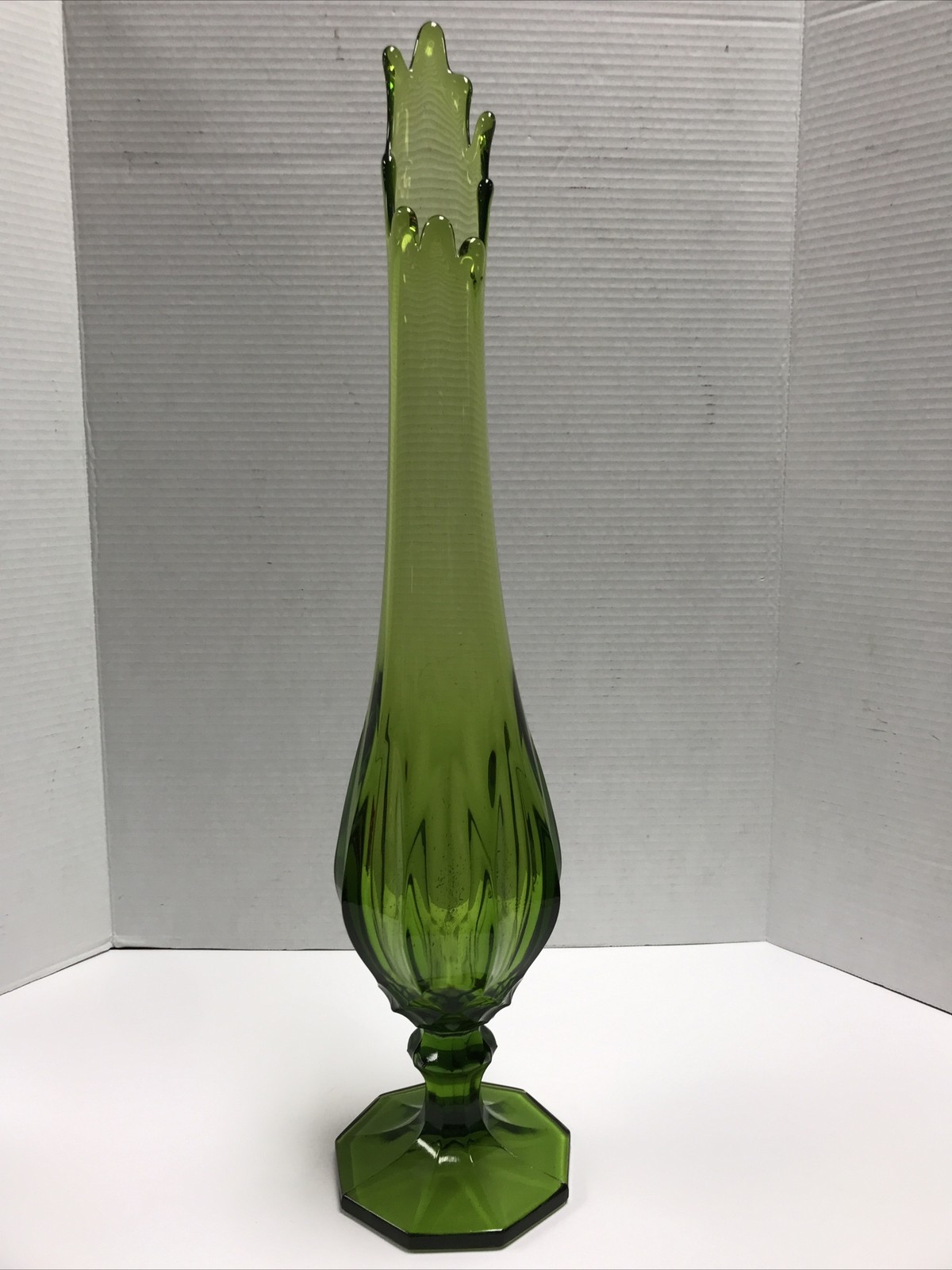 Vintage MCM Le Smith Colonial Green Dominion Swung Vase 22”