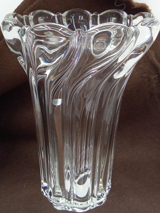 Mikasa Peppermint Vase Glass Clear Swirl Floral Holder Tabletop Decorative 1990s