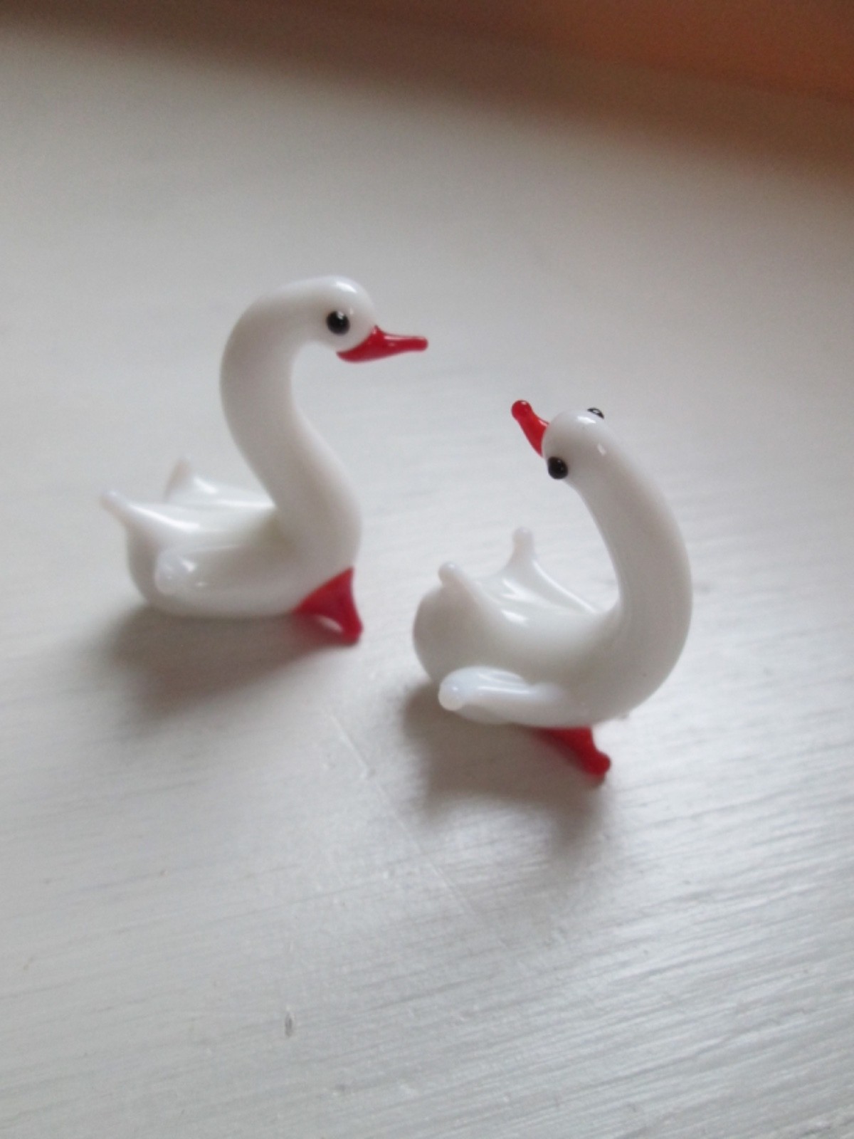 Vintage Art Beautiful Satin White Blown Glass Swan Figures Mother & 2 Young