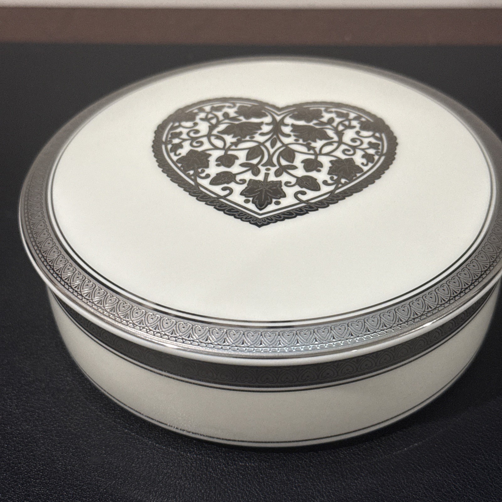 Mikasa Platinum Heart L 3288 Fine China Round Trinket/Jewelry Box 4”