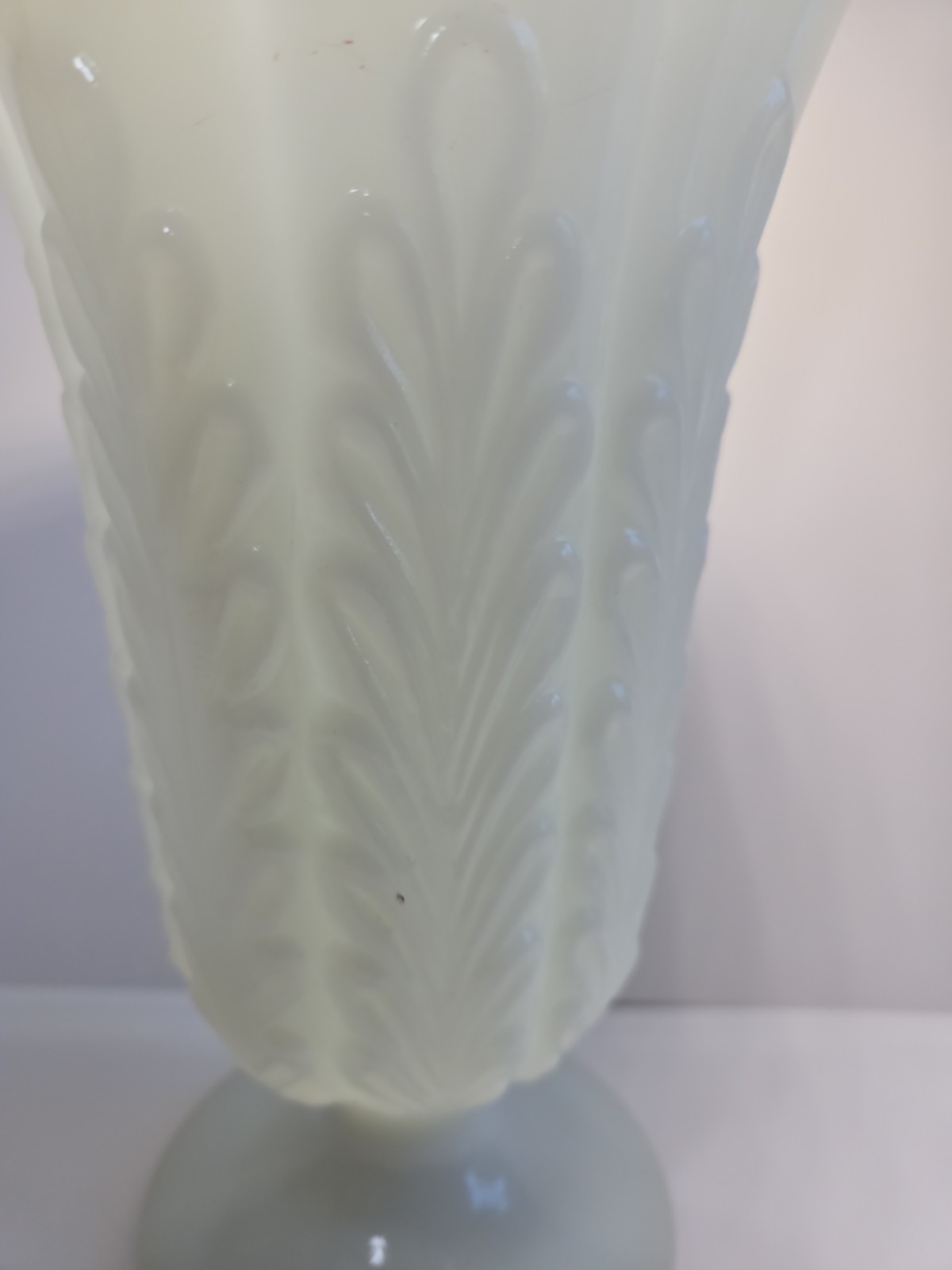 Vintage E.O.BRODY CO Large White Milk Glass Flower Fern Vase 9″ M5200 Cleveland
