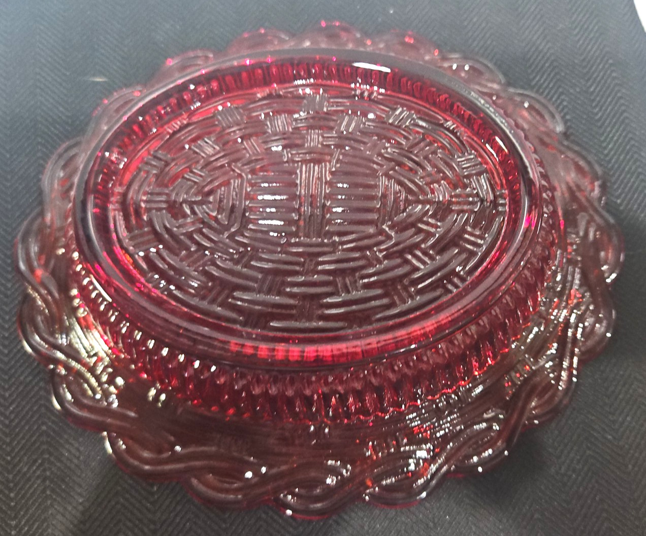 Mosser Ruby Red Hen on Nest-UV Reactive Cadiuim Glow Split Tail 6 1/2 inches
