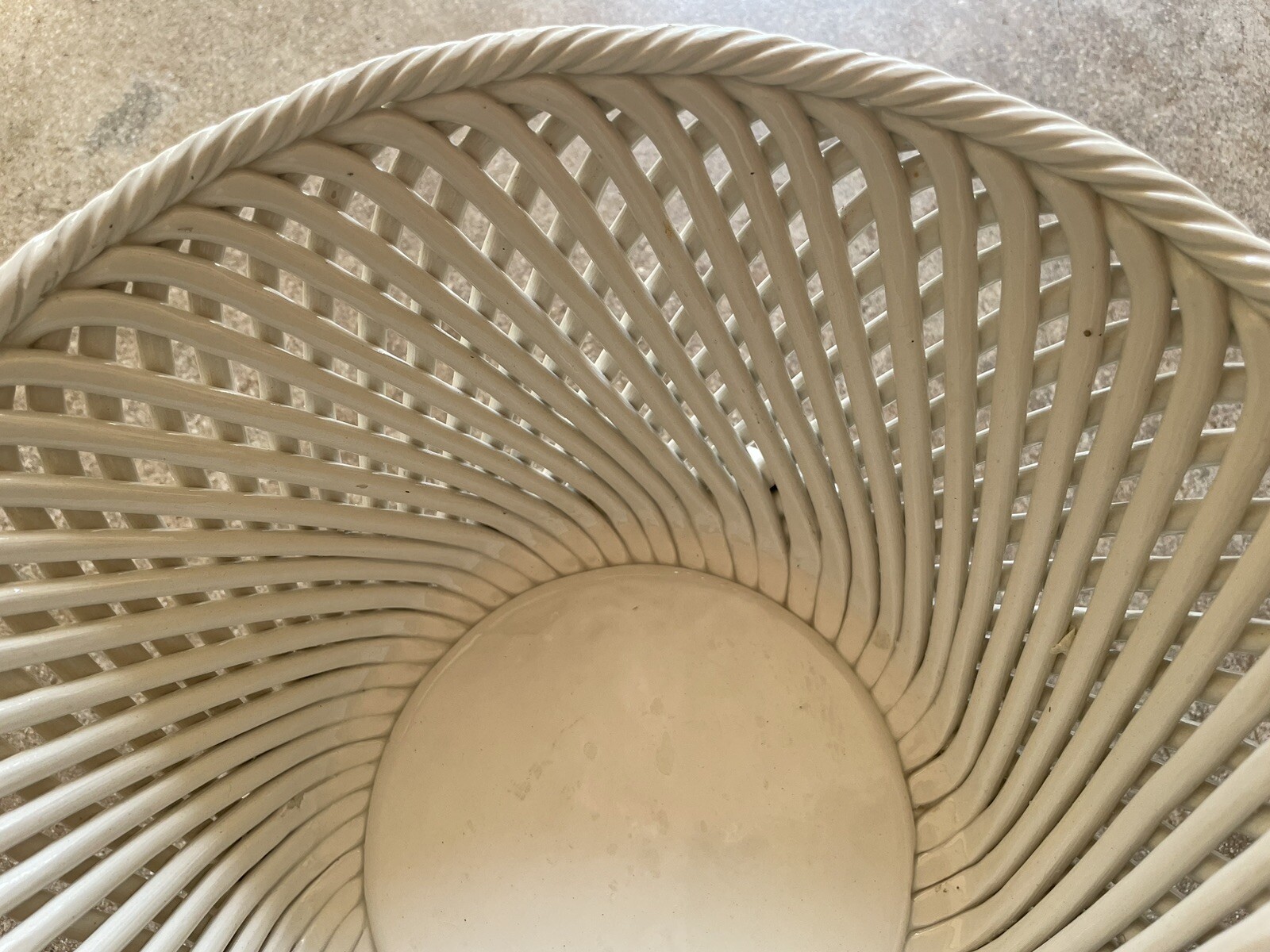 Vintage Elegant Basket Weave Ceramic Bowl – Europe – Mid 20th Century – Bassano
