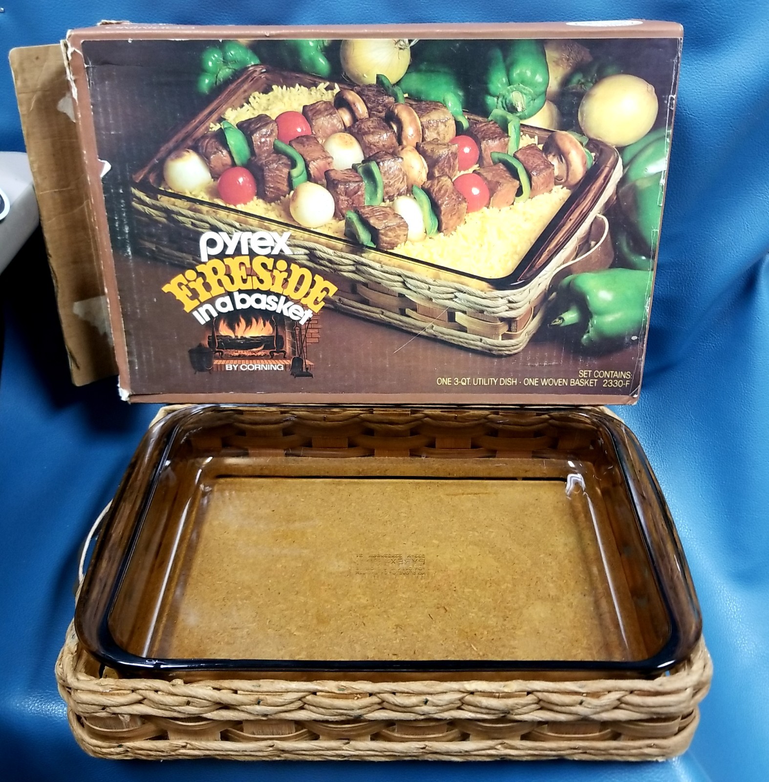 VTG 70s Pyrex 2330-F Fireside in a Basket 3 Qt Amber Utility Dish + Basket + Box