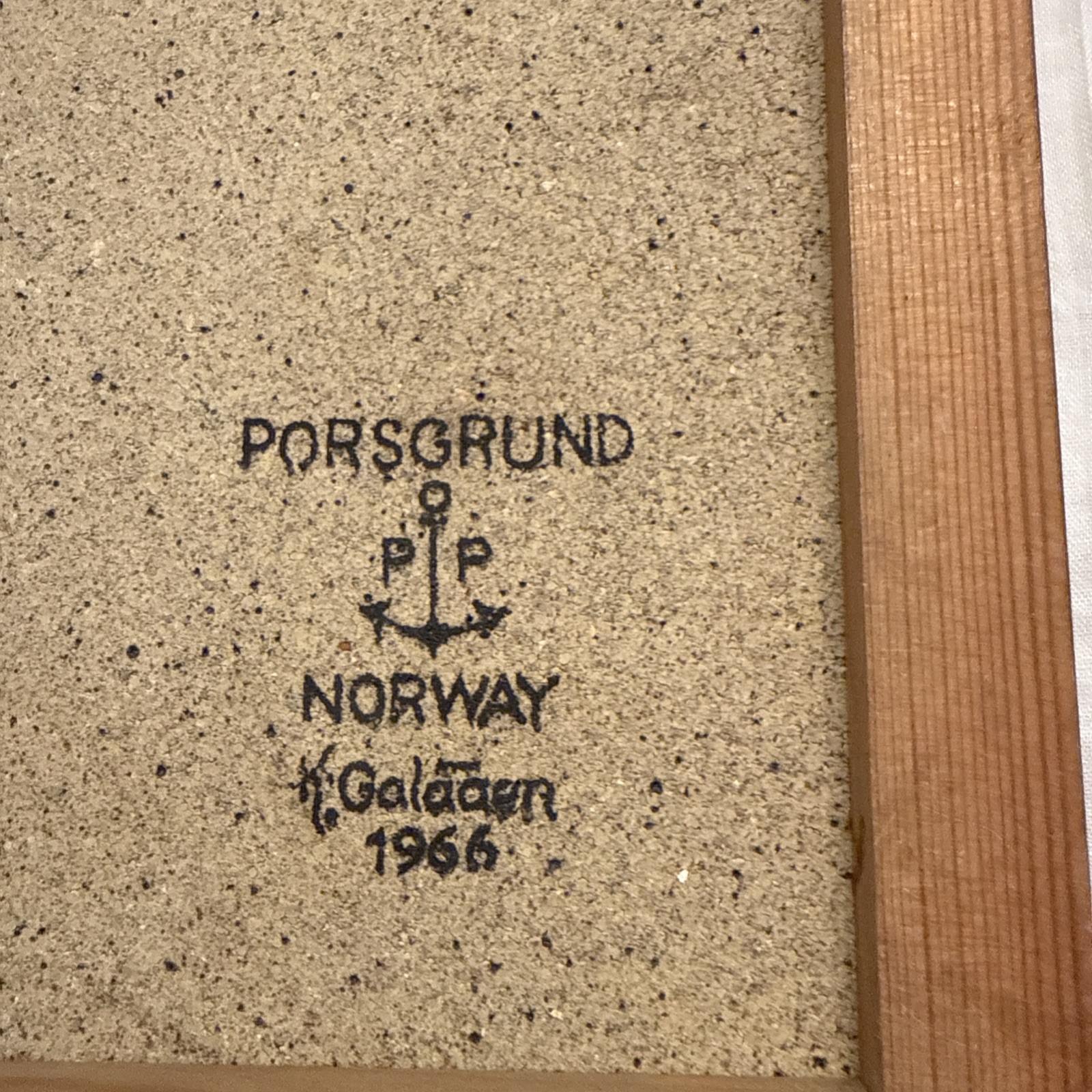 SIGNED KONRAD GALAAEN NORWAY PORSGRUND GLAZED CERAMIC TILE TRIVET 1966 Rare Find