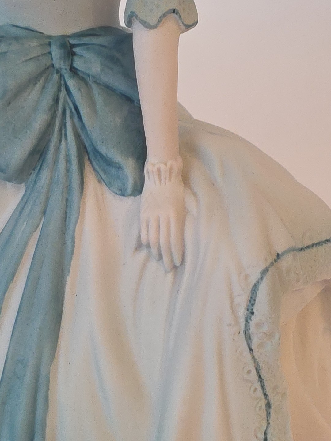 Vintage 1994 Coalport Porcelain Figurine Age Of Elegance On The Balcony