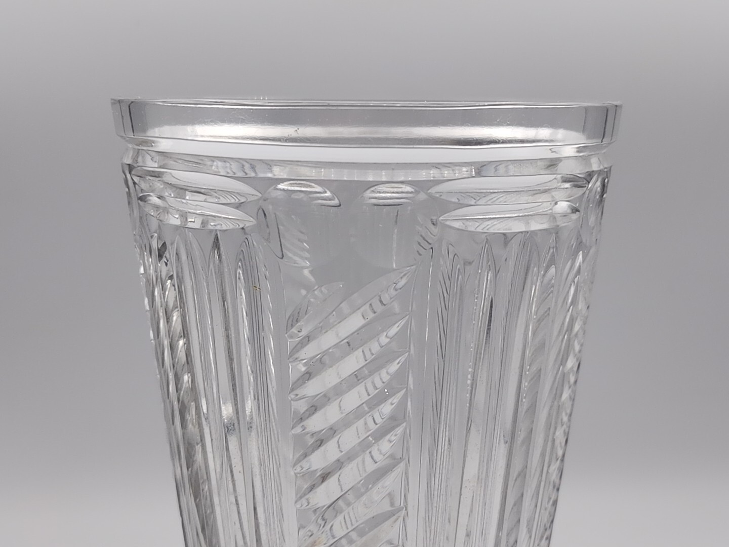 Design Guild Cut Crystal Vase ca 10 1/8″ Tall 5 1/2″ Diameter