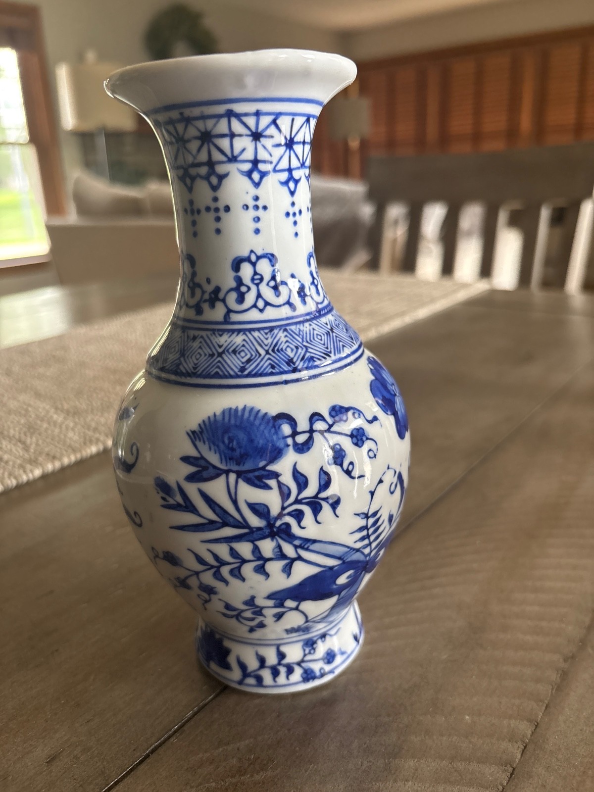 VTG 7.5” Vienna Woods Blue & White Floral Fine China Vase Seymour Mann MCMXCII