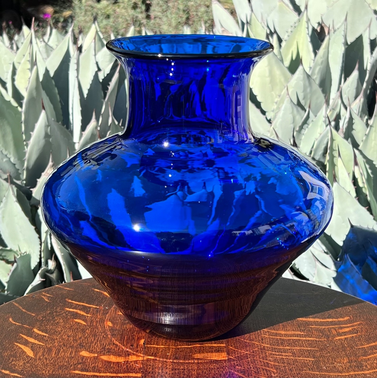 BLENKO 9635 SAPPHIRE BLUE COBALT ART GLASS VASE VINTAGE 9.25″ TALL 9.5″ DIAMETER