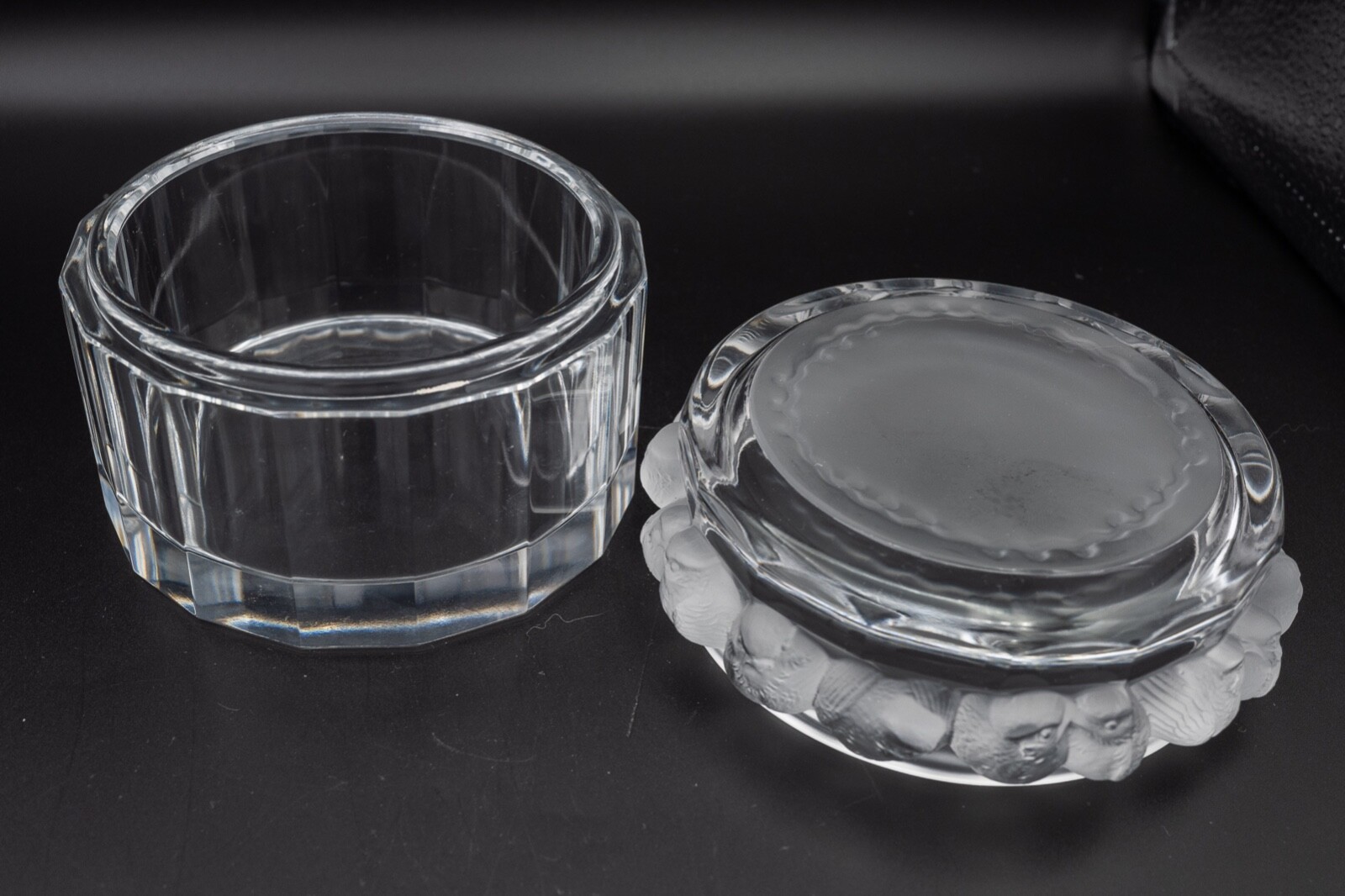 READ Lalique France Crystal Robinsons Mesanges Bird Sparrow Dresser Box 3 3/8″ H
