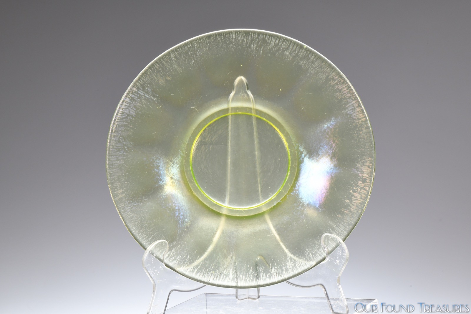 ca. 1920s 12 WIDE PANELS U.S. Glass CANARY 7” W Plate w/3” Ground Base
