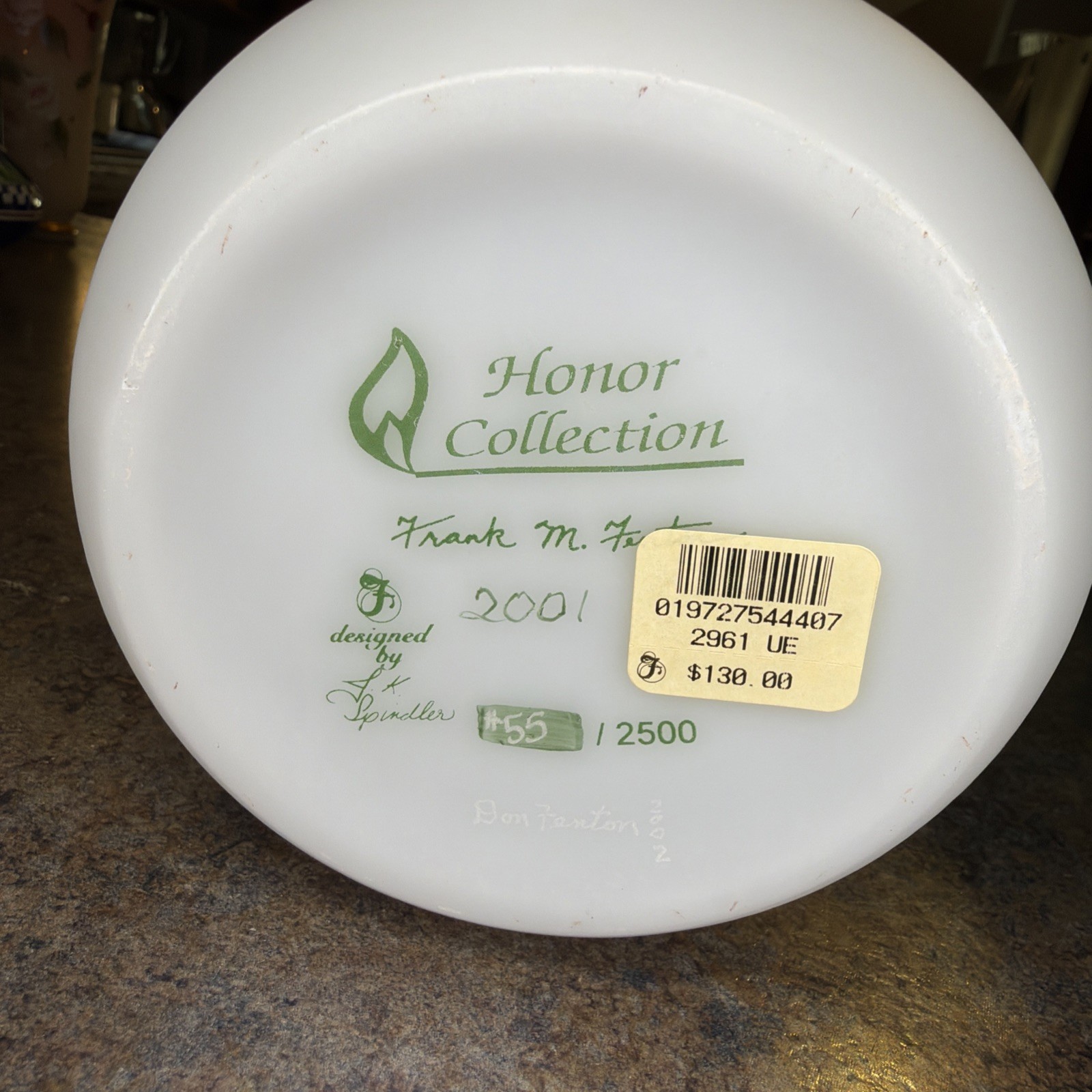Fenton Honor Collection 2001 Burmese 9.5″ Vase Signed By Frank And Don Fenton