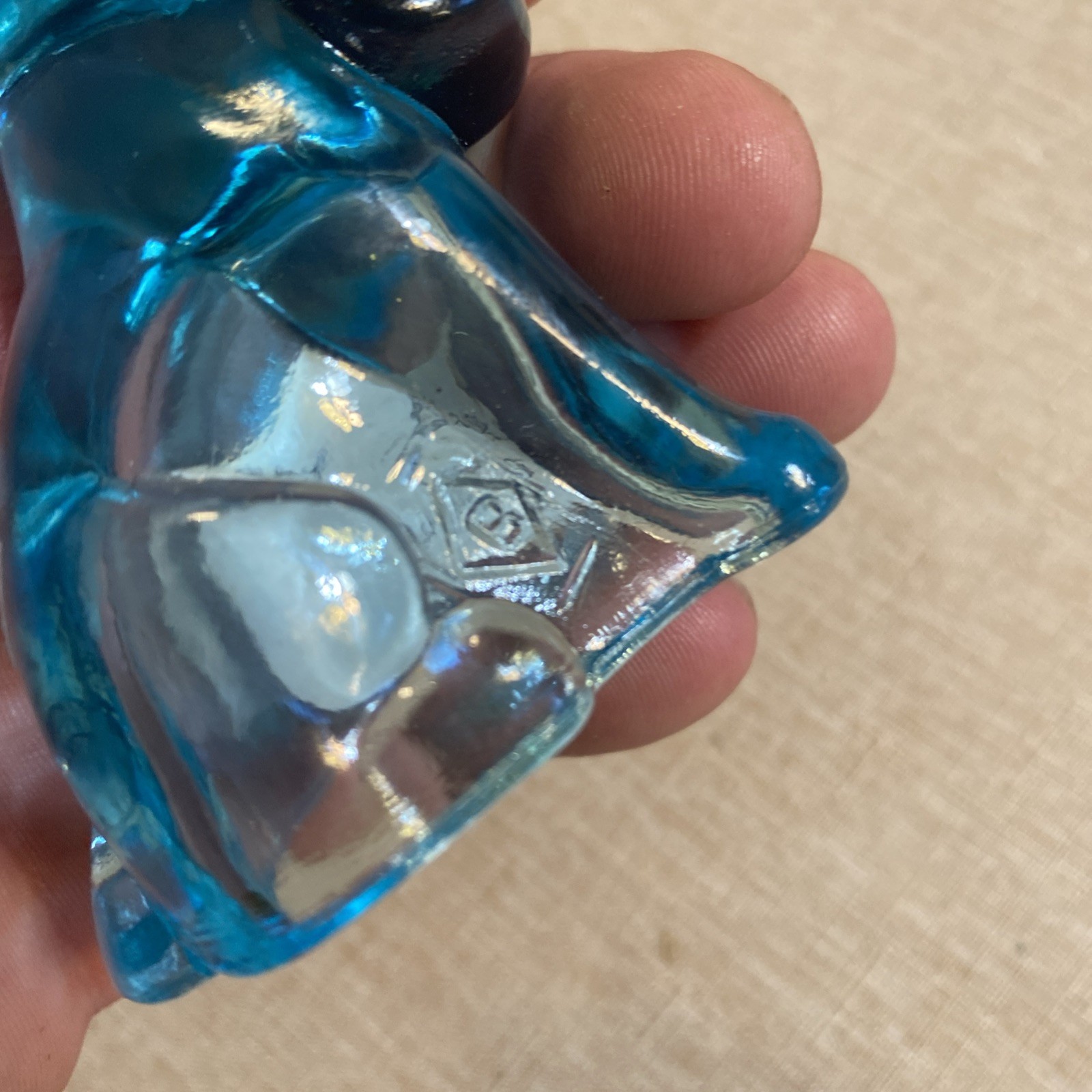 Boyd’s Crystal Art Glass Signed Bernard Boyd POOCHE sky blue #145