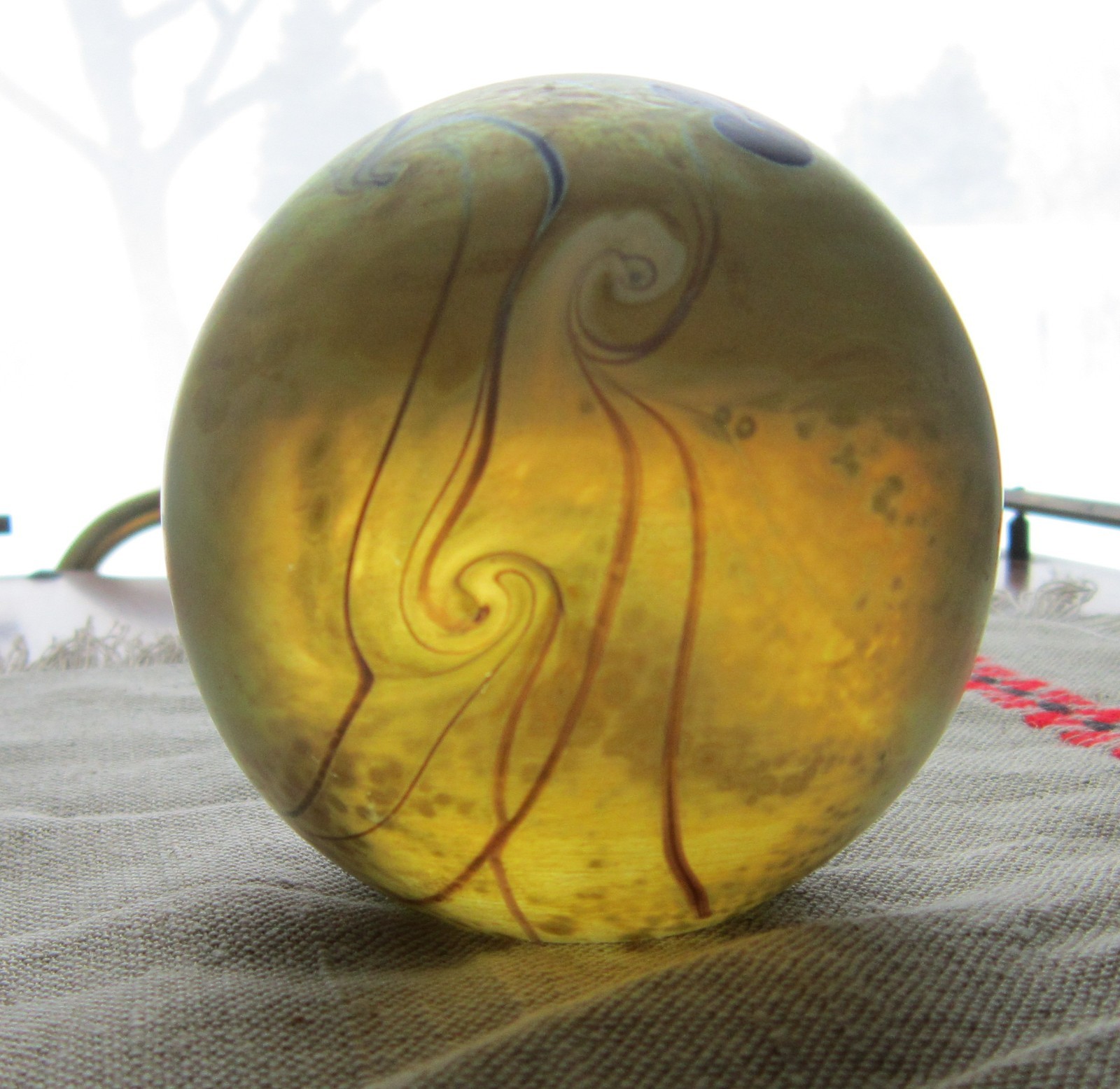 Eickholt Art Glass Paperweight Hearts & Vines on Gold 1987