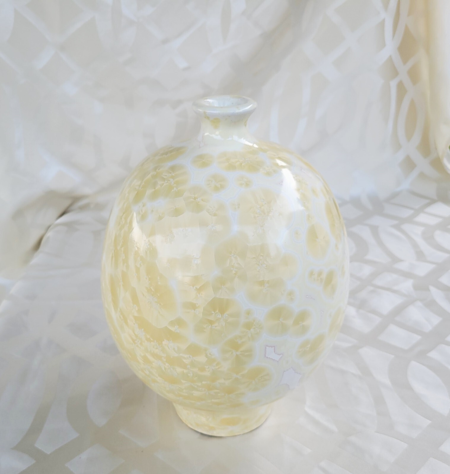 LARGE AUSTRALIAN STUDIO POTTERY WHITE CRYSTALLINE GLAZE VASE 33.5CM TALL