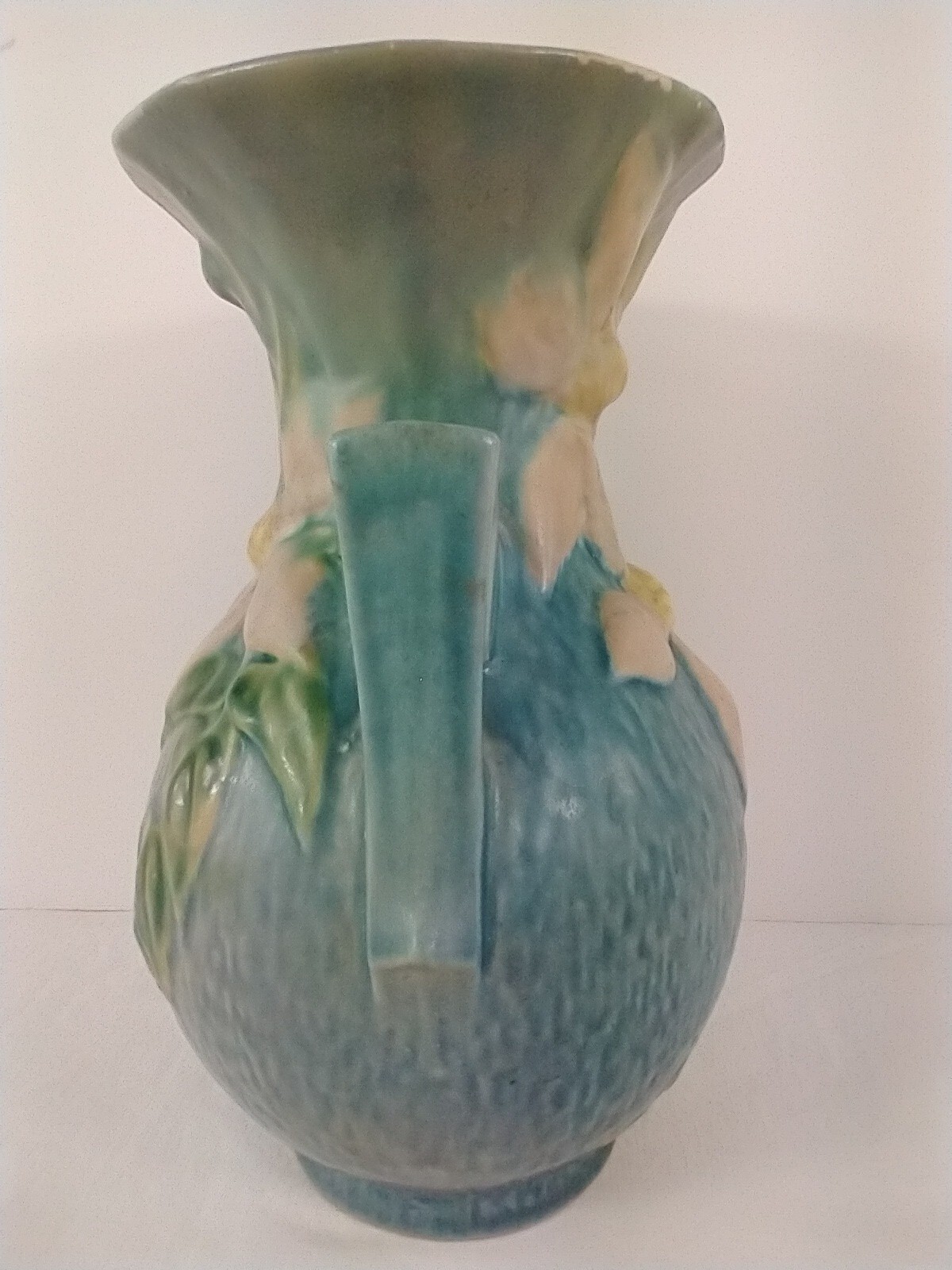 Vintage Roseville Art Pottery Blue Clematis 9.25 in Handled Vase 109-7