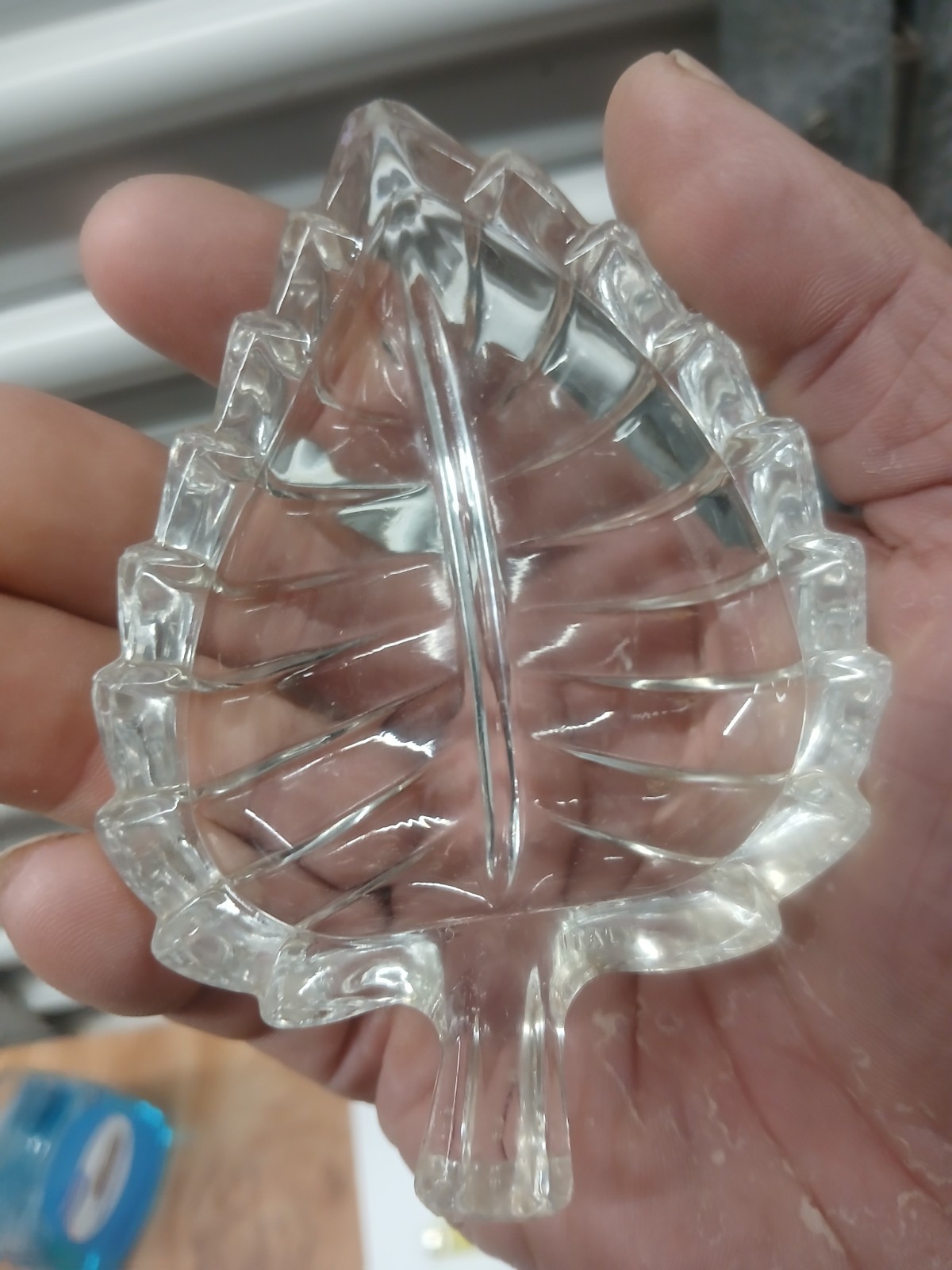 One RCR Royal Crystal Rock Ashtray leaf shaped 24% Lead Italy