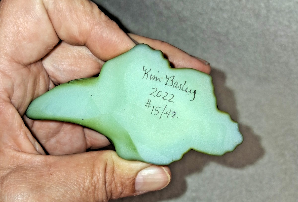 FENTON GREEN CAMO “GONE HUNTING” DINOSAUR FIGURINE LIMITED EDITION #15/42
