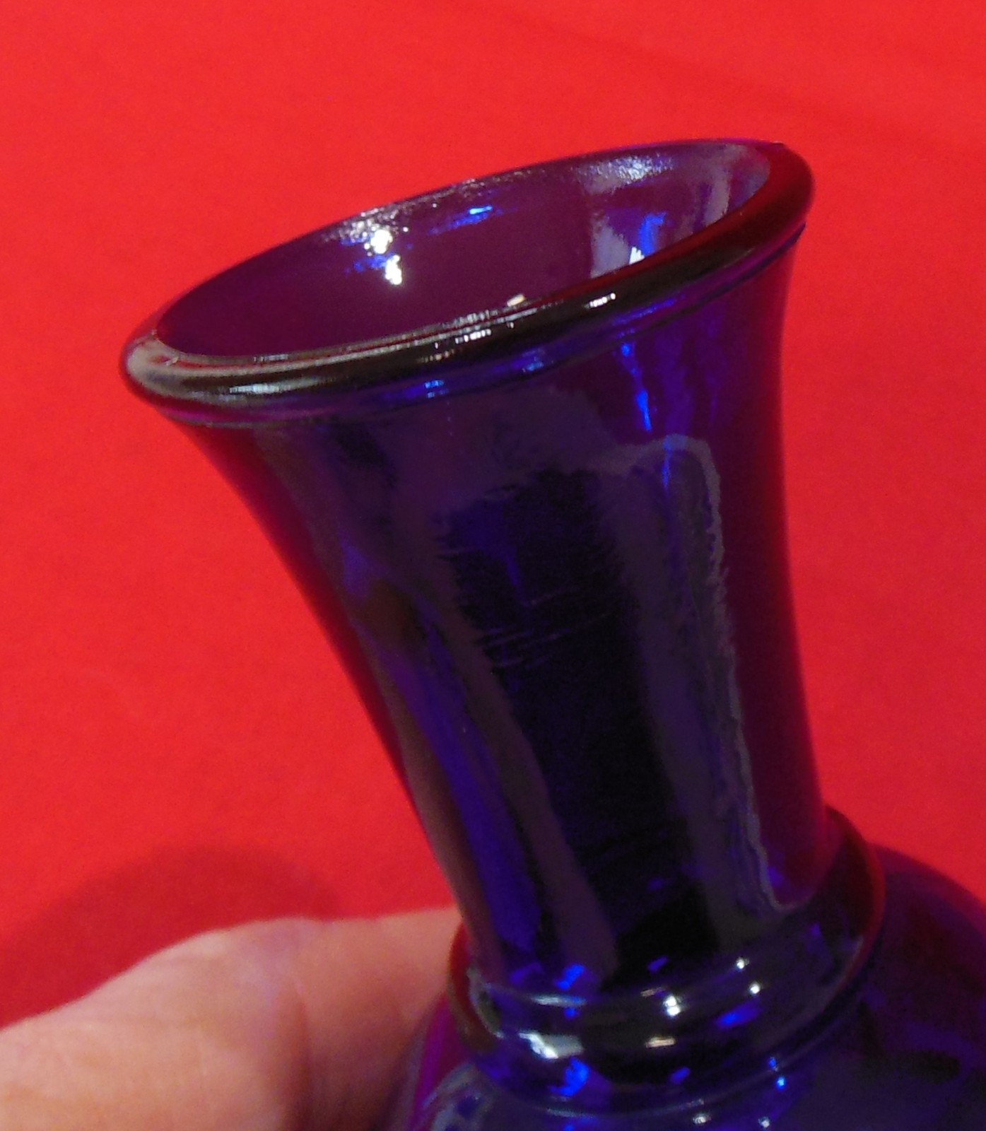 Mini Cobalt Blue Glass Beehive Bud Vase U.S.A. 4½ Inches Tall